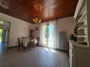 a kitchen and dining room with a table and chairs at Maison de vacances en Berry avec jardin clos, proche plage et sentiers, animaux acceptés - FR-1-591-319 in Baraize +9 photos
