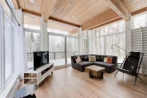 Μια τηλεόραση ή/και κέντρο ψυχαγωγίας στο Kub #61 Pont-Rouge