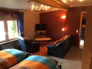 TV/trung tâm giải trí tại Holiday home in Daun with swimming pool