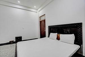 Una cama o camas en una habitación de Hotel O Highway Plaza And Resorts 2 21 fotos más