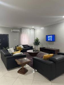 Posezení v ubytování 4 bdr lux house with conference rm in Accra Ghana