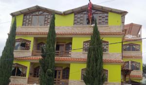 El edificio en el que está la posada