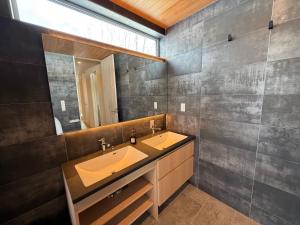 Koupelna v ubytování Snow House Onsen + 31 fotografií