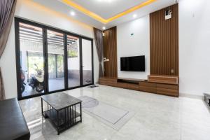TV a/nebo společenská místnost v ubytování Nắng Homestay Đà Nẵng