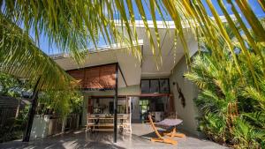 Κήπος έξω από το Tranquility by the Lake - Luxury Home Port Douglas +22 φωτογραφίες