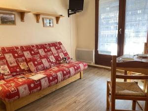 a room with a bed and a table and a window at Studio montagne 4 pers, Sud, Ski aux pieds - FR-1-330-592 in Risoul