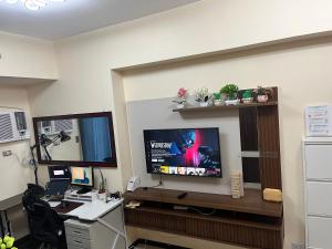 an office with a desk with a computer and a monitor at Bayfront Suite in Pasay, Manila Near NAIA Terminal, PICC, Star City, MOA and US Embassy - Pet-Friendly, Free Pool, Wi-Fi & Netflix in Manila +88 photos