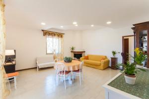 a living room with a table and a couch at Villa Saracena in Castellammare del Golfo