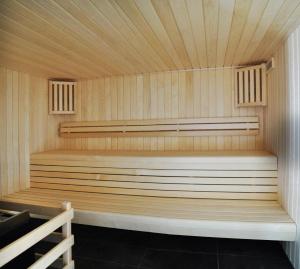 a small sauna with wooden walls and a wooden floor at Westotel Life Appart'hotels Pornic - Résidence 4 etoiles in Pornic +59 photos