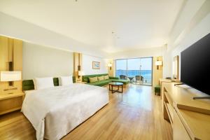 Voodi või voodid majutusasutuse The Orion Hotel Motobu Resort & Spa toas