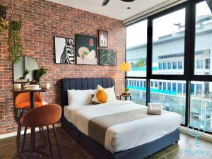 Postel nebo postele na pokoji v ubytování Scarletz Suites KLCC by Nimo + 31 fotografií