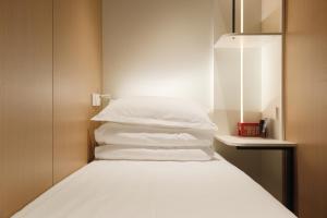 Una cama o camas en una habitación de wohkoon Youth Hostel Beijing Fengtai Railway Station Branch