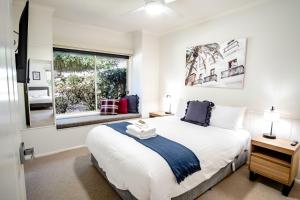 a bedroom with a large bed and a window at Silver Birches Holiday Village - Unit 4 in Bright