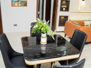 Gambar di galeri bagi MetroNest Apartment Rooms di Lekki