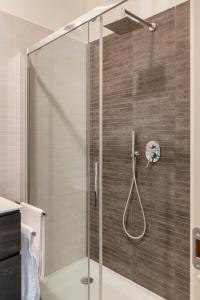 Ένα μπάνιο στο CityLife Modern Comfort Suite +36 φωτογραφίες