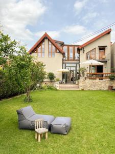 En have udenfor Stilvolle Landhausidylle mit Garten & Sauna