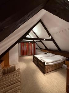 a attic room with a bed and a couch at Casa de montaña con vistas 