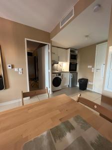 Kuchyň nebo kuchyňský kout v ubytování Apt Prado Plage Vélodrome