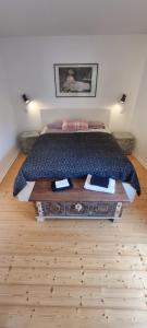 a bedroom with a bed with a wooden table at Zu Gast im Denkmal St Peter in Dormagen