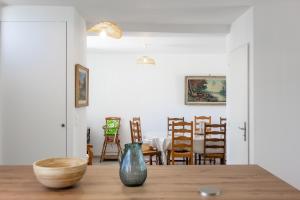 a dining room with a table and chairs at Sandillon - Grande Maison Familiale Classée 3 étoiles - 5 chambres - 8 lits - à 15mn d Orléans et 20 mn de la Ferté St Aubin et de Châteauneuf sur Loire in Sandillon