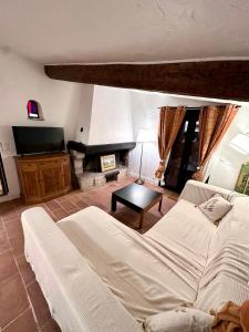 Katil atau katil-katil dalam bilik di Le clos de Pierre - avec jacuzzi privé et piscine partagée au coeur de la nature +52 gambar