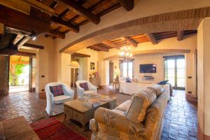 a large living room with a couch and a table at Casale Farnia in Montecastrilli