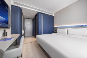 Una cama o camas en una habitación de Atour Light Hotel Xuzhou Suning Plaza South Zhongshan Road
