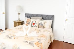 Gallery image of Markham Luxurious Detached King Master BR in Markham +9 photos