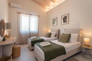 カシオピにあるVilla Bettinaのベッドルーム1室(ベッド2台、シンク付) +33枚の写真