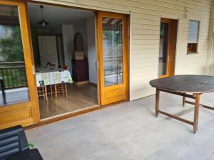 Φωτογραφία από το άλμπουμ του Maison de ville 4-6 personnes σε Bourg-Argental