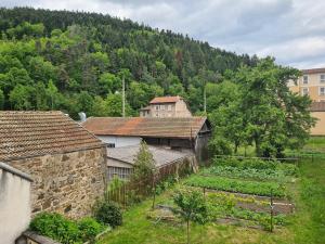 Φωτογραφία από το άλμπουμ του Maison de ville 4-6 personnes σε Bourg-Argental