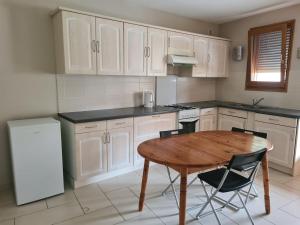 Φωτογραφία από το άλμπουμ του Maison de ville 4-6 personnes σε Bourg-Argental +2 φωτογραφίες