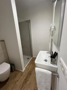 Bilik mandi di Kleines Apartment in schönster Lage