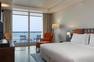 Ένα ή περισσότερα κρεβάτια σε δωμάτιο στο Radisson Blu Hotel, Conakry