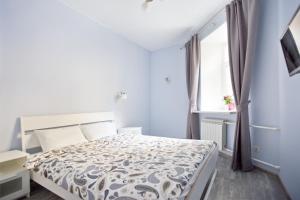 a bedroom with a bed and a window at Apartment Next to Sennaya square in Saint Petersburg