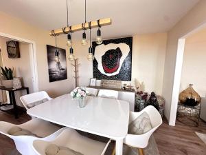 Χώρος καθιστικού στο Serenity - Sea view - 2 bedrooms, 3 beds to 7 people