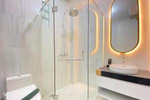 Ένα μπάνιο στο Anvaya Studio Apartement