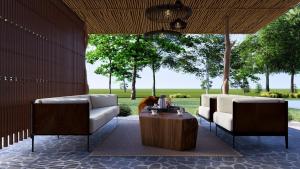 eine Terrasse mit 2 Sofas und einem Couchtisch in der Unterkunft Chaarya Lake in Nikawatawana