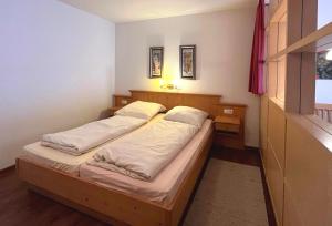 Ένα ή περισσότερα κρεβάτια σε δωμάτιο στο Rubiblick, Montana Haus