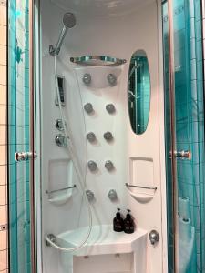 Koupelna v ubytování Kyiv Paris Apartment + 16 fotografií