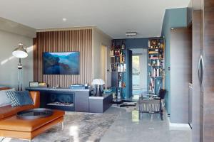 Posezení v ubytování Apartment T2 Golfe Juan PANORAMIC SEA VIEW