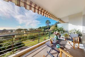 Balkón nebo terasa v ubytování Apartment T2 Golfe Juan PANORAMIC SEA VIEW
