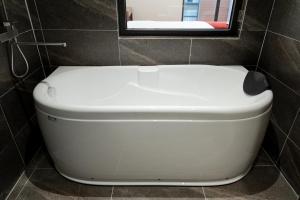 Koupelna v ubytování MYAN Villa Vinhomes Ocean Park 3 + 35 fotografií