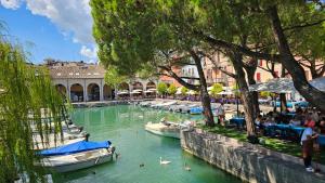 Udsigt til en flod der løber i nærheden af lejligheden