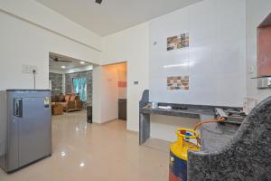 Nhà bếp/bếp nhỏ tại ll EMPYREAN STAY ll AIRAWAT VILLA ll 2BHK ll AC ll PRIVATE POOL ll COUPLE FRIENDLY