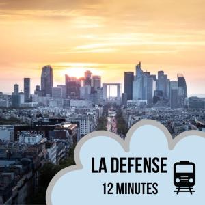 a city skyline with the words la defense minutes at Charmant appartement au coeur de Rueil-Malmaison in Rueil-Malmaison