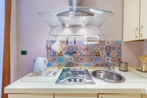 Η κουζίνα ή μικρή κουζίνα στο A due passi dal Castello