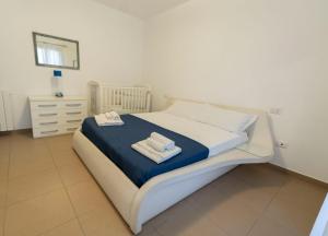 Postel nebo postele na pokoji v ubytování Appartamento luminoso e pratico con spazio esterno