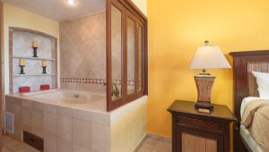 Ένα ή περισσότερα κρεβάτια σε δωμάτιο στο Sonoran Sky +16 φωτογραφίες