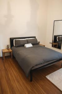 Katil atau katil-katil dalam bilik di Luxury Apartment in Yarm, surrounded by nature walks, and Yarm High Street, Famous Roseberry Topping